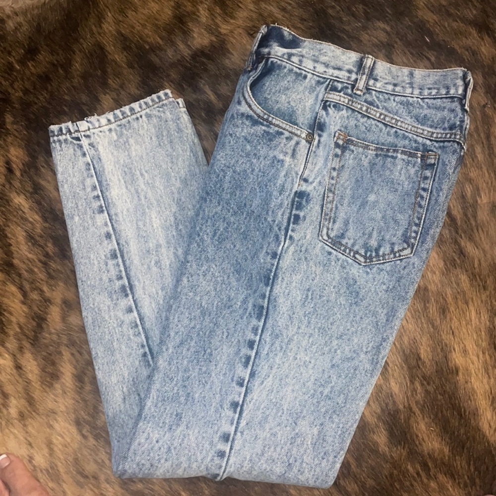 Vintage washed high waisted jeans.